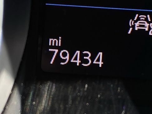 Used 2021 Volkswagen Tiguan SE image 13