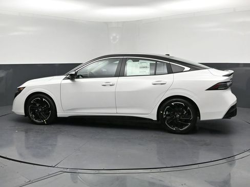 New 2026 Nissan Sentra SR w/ SR Premium Package FWD image 28