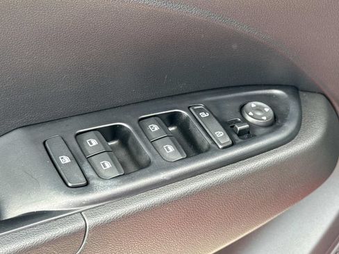 Used 2023 Hyundai Venue SEL w/ Cargo Package FWD image 16