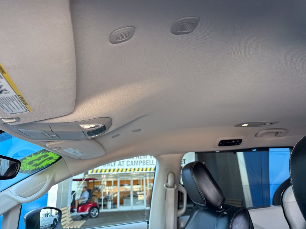 Used 2023 Chrysler Pacifica Touring-L FWD image 24