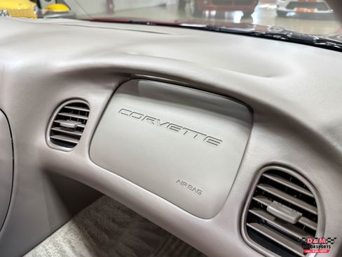 Used 2003 Chevrolet Corvette Coupe w/ Preferred Equipment Group RWD image 15