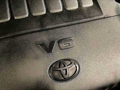 Used 2016 Toyota Highlander XLE AWD/4WD image 32