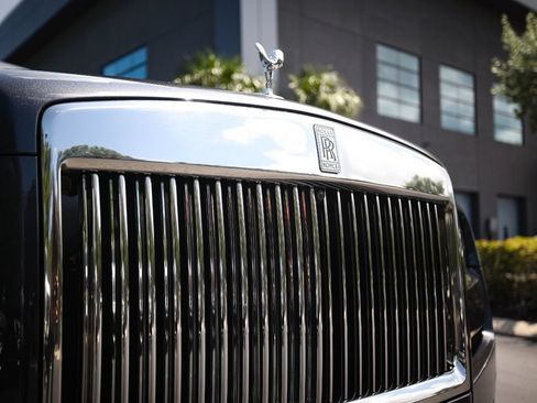 Used 2022 Rolls-Royce Cullinan AWD/4WD image 10