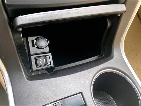 Used 2016 Toyota Camry LE image 30