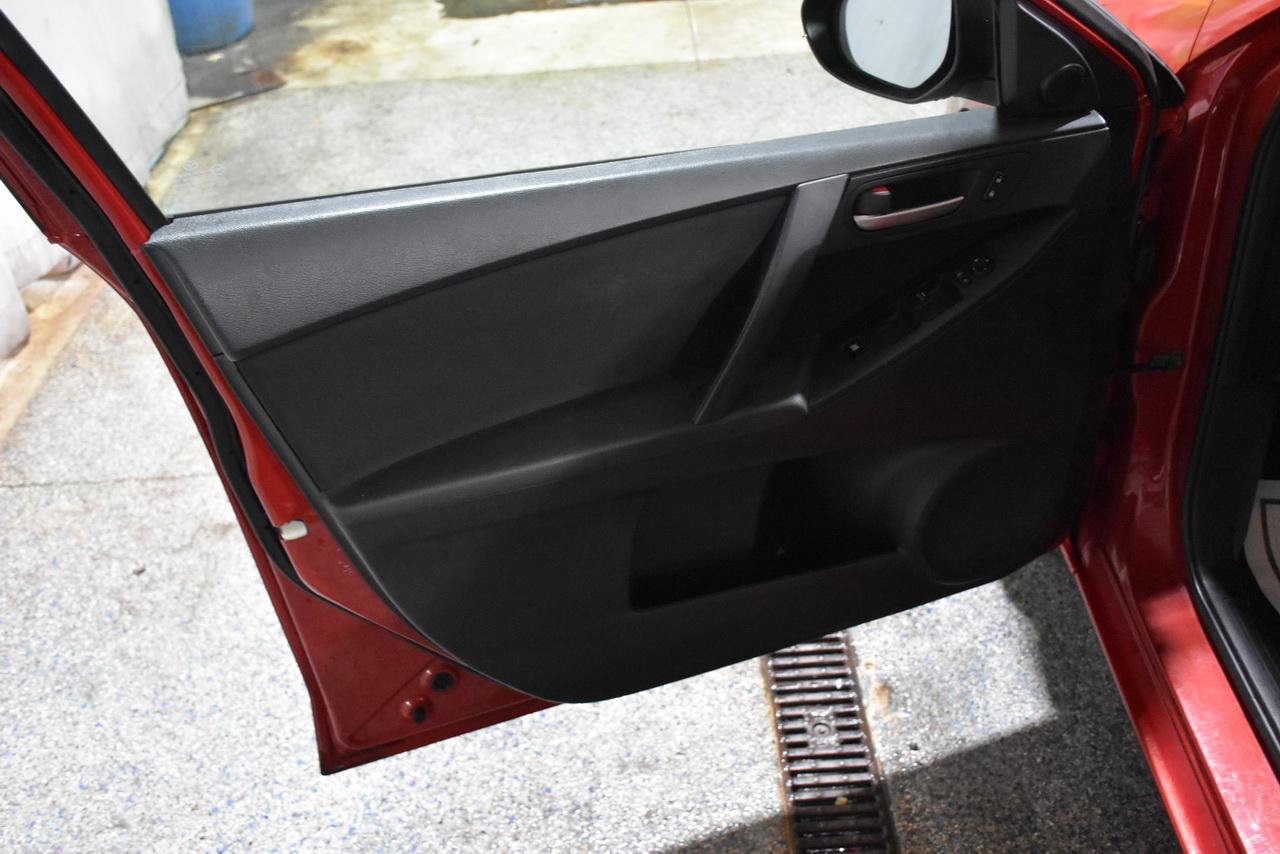 Used 2013 MAZDA MAZDA3 i Touring FWD image 9