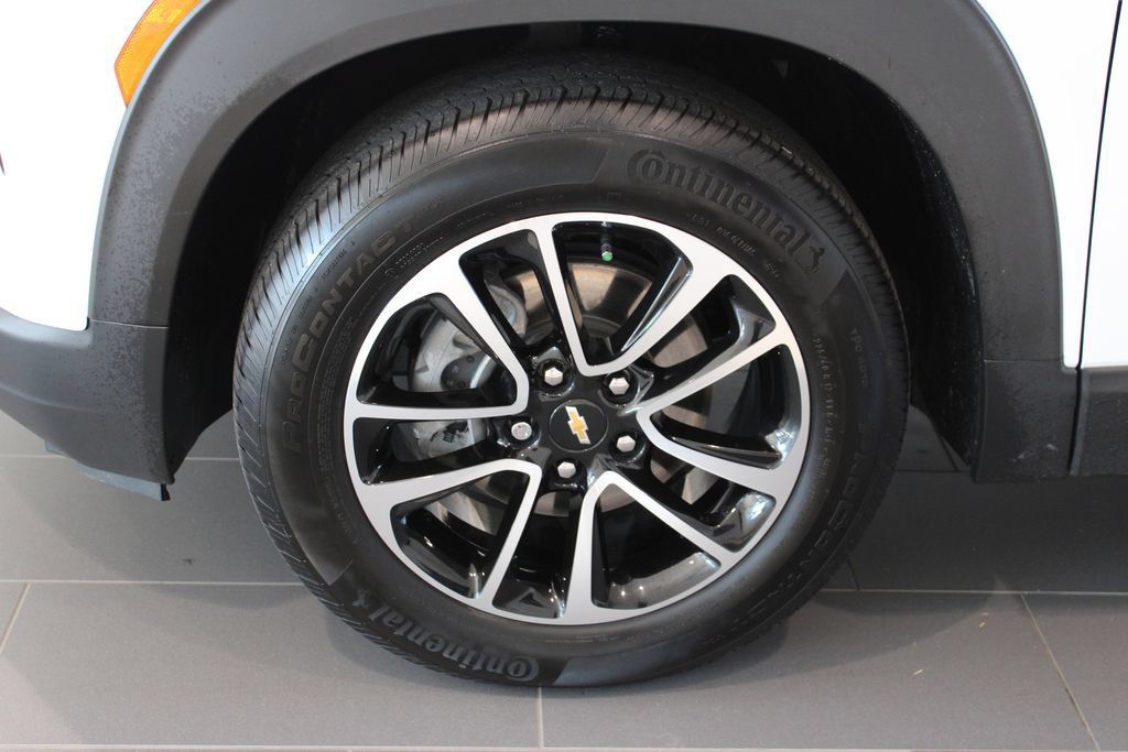 Used 2025 Chevrolet TrailBlazer LT w/ Convenience Package FWD image 27