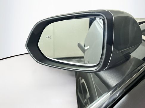 Used 2025 Chevrolet Equinox EV LT FWD image 16