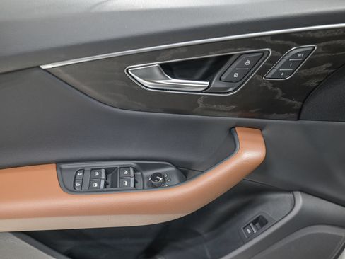 Used 2023 Audi Q8 Premium w/ Convenience Package AWD/4WD image 13