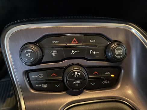 Used 2015 Dodge Challenger R/T image 22