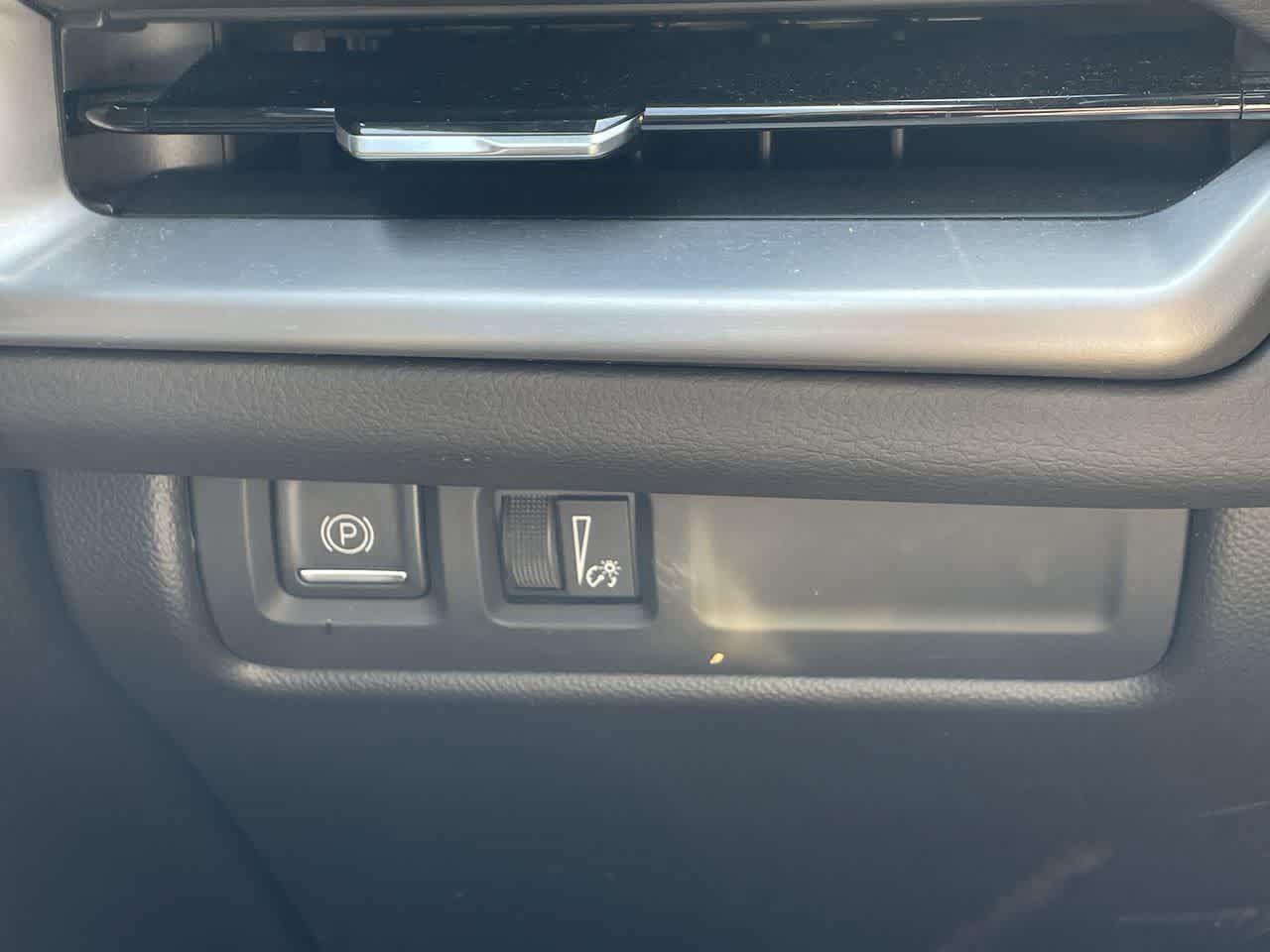Certified 2024 Cadillac XT4 Premium Luxury AWD/4WD image 30