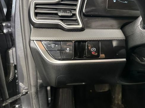 Used 2023 Kia Sportage LX image 19