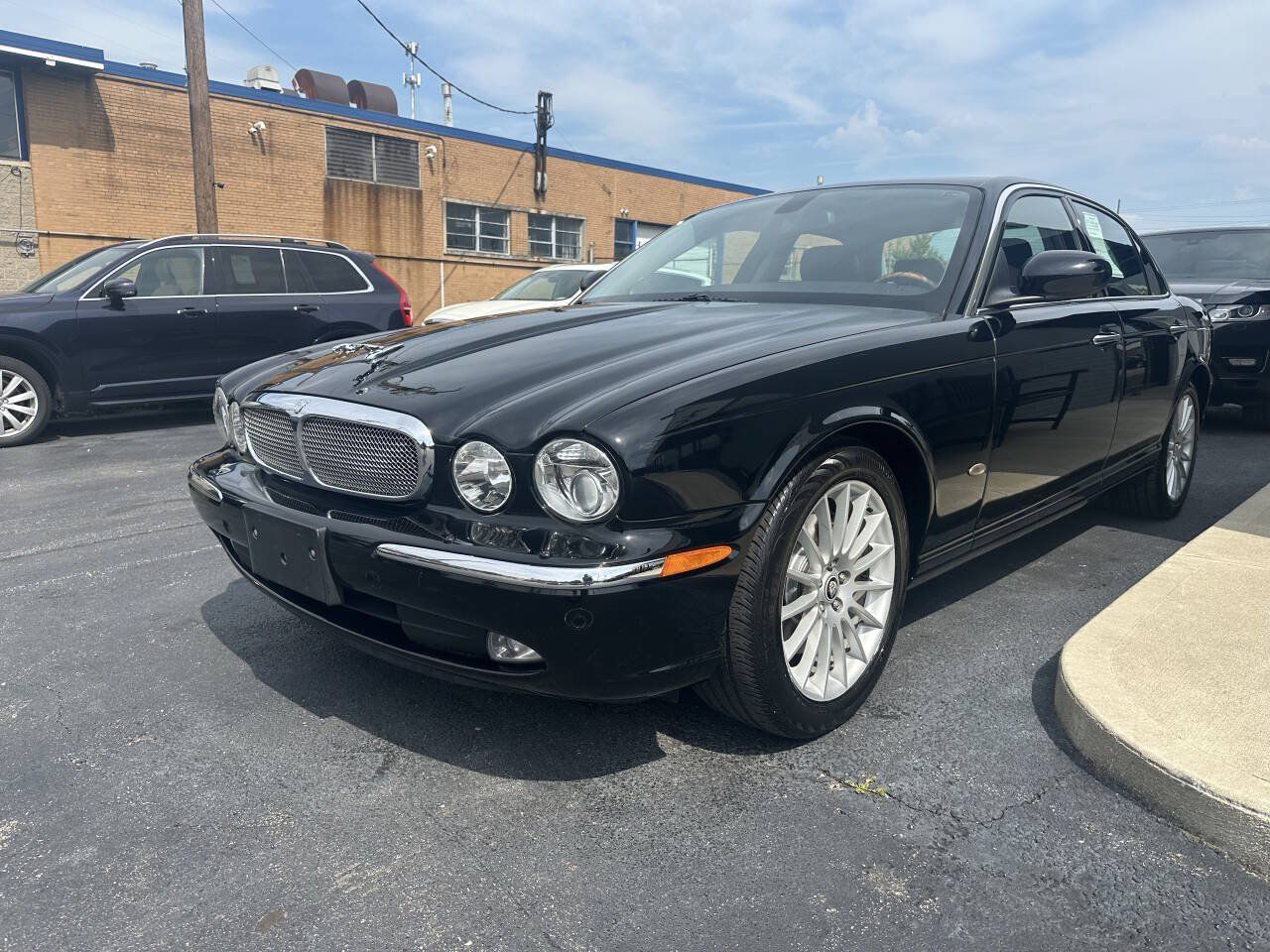 Used 2006 Jaguar XJ8 RWD image 2
