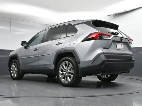 Used 2021 Toyota RAV4 XLE Premium image 29
