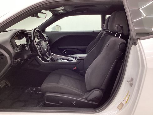 Used 2019 Dodge Challenger SXT RWD image 14