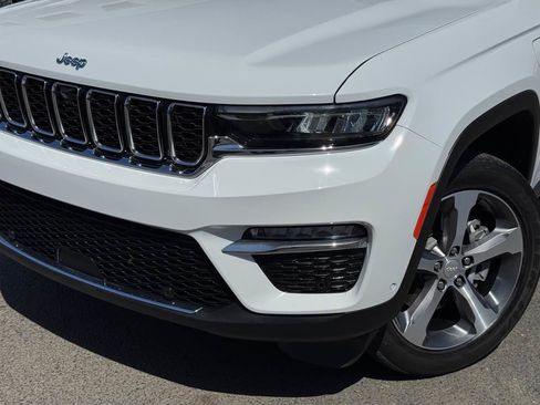 Used 2023 Jeep Grand Cherokee 4WD 4xe w/ Luxury Tech Group II image 3