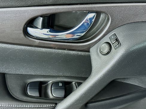Used 2020 Nissan Rogue S w/ Special Edition Package FWD image 22