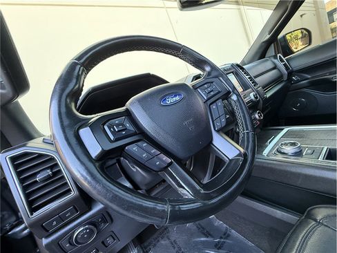 Used 2019 Ford Expedition Max Limited RWD image 26