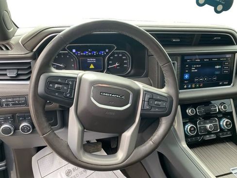 Used 2021 GMC Yukon XL Denali w/ Denali Premium Package AWD/4WD image 13