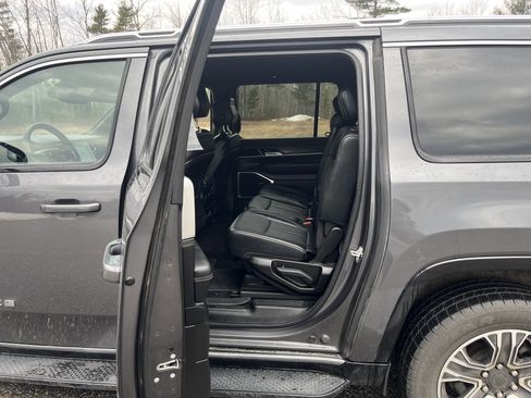 Used 2024 Jeep Wagoneer L Series II w/ Flexible Seating Group image 16