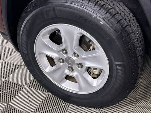 Used 2017 Jeep Grand Cherokee Laredo w/ Quick Order Package 2BE image 33