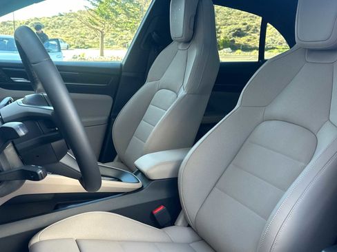 New 2025 Porsche Macan Electric image 5