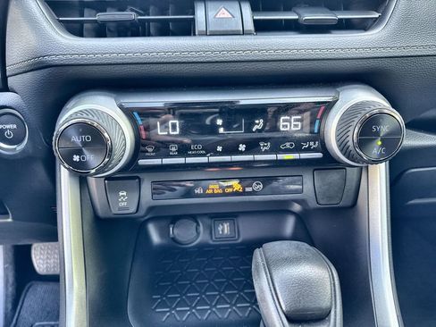 Used 2025 Toyota RAV4 XLE image 27