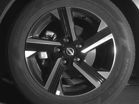 Used 2025 Nissan Sentra SV image 12