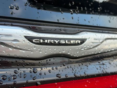 Used 2024 Chrysler Pacifica Select image 10