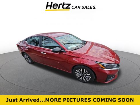 Used 2025 Nissan Altima 2.5 SV image 1