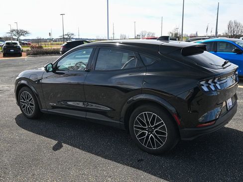 Certified 2025 Ford Mustang Mach-E Premium image 7