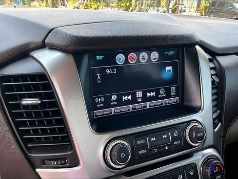 Used 2018 Chevrolet Suburban LT RWD image 14