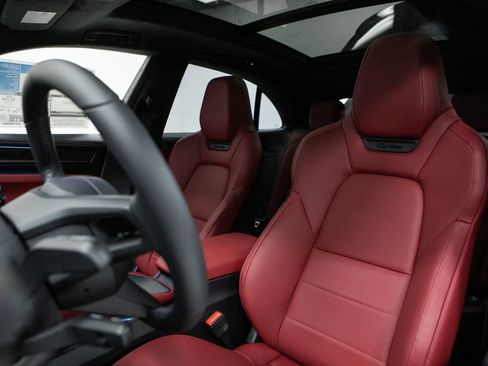 New 2026 Porsche Macan Turbo Electric AWD/4WD image 5