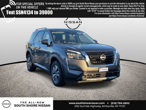 Used 2025 Nissan Pathfinder SL image 1