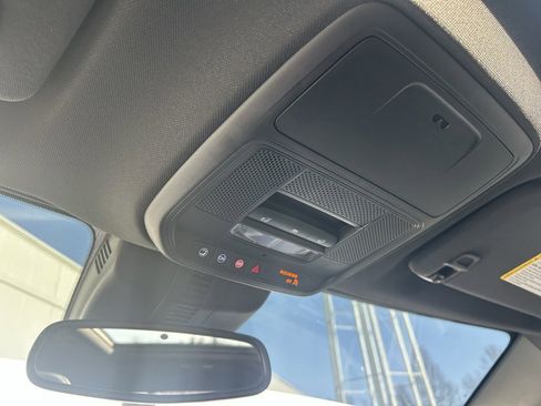 Used 2025 GMC Acadia AT4 w/ Luxury Package image 22