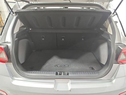 Used 2022 Hyundai Venue SEL image 23