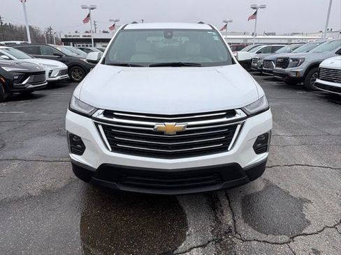 Used 2022 Chevrolet Traverse LT image 2