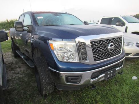 Used 2018 Nissan Titan SV w/ SV Convenience Package AWD/4WD image 1