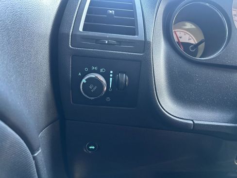 Used 2014 Dodge Challenger SXT image 21