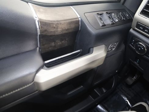 Used 2022 Ford F250 Lariat w/ Chrome Package image 28