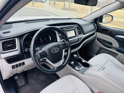 Used 2016 Toyota Highlander LE image 16