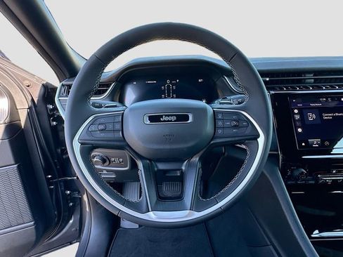 New 2025 Jeep Grand Cherokee L Laredo image 7