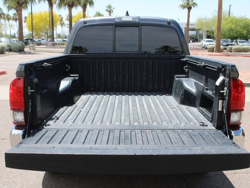 Used 2020 Toyota Tacoma SR5 RWD image 5