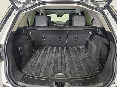 Used 2024 Land Rover Discovery Sport S image 29