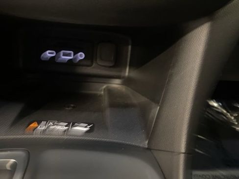 Used 2019 Chevrolet Equinox Premier FWD image 23