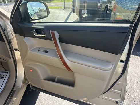 Used 2009 Toyota Highlander Limited FWD image 18