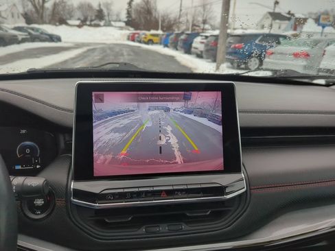 Used 2022 Jeep Compass Trailhawk w/ Trailhawk Elite Group image 24