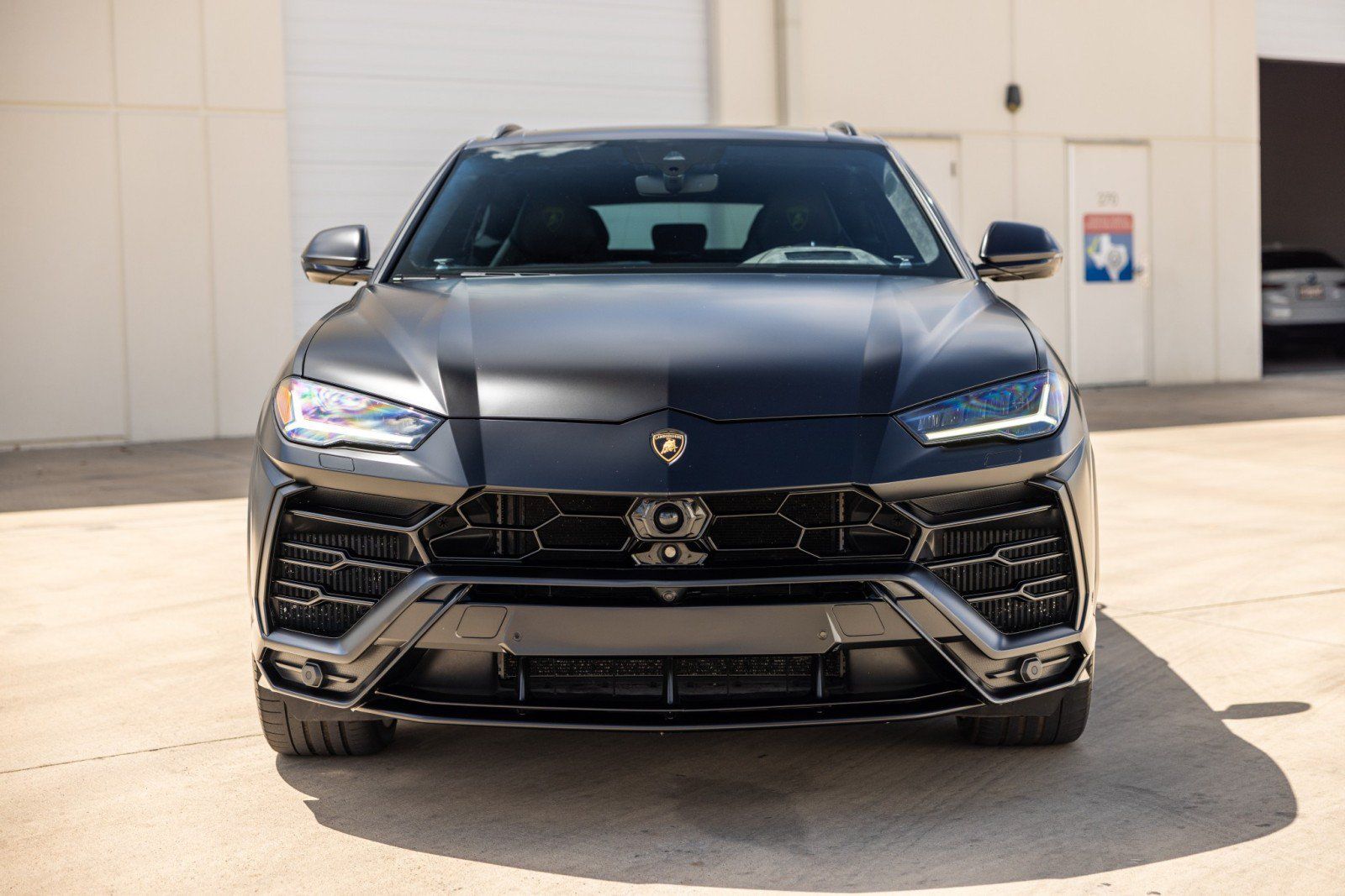 Used 2022 Lamborghini Urus AWD/4WD image 2