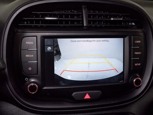 Certified 2022 Kia Soul LX w/ Technology Package FWD image 17