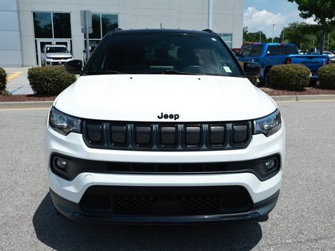 Used 2022 Jeep Compass Latitude FWD image 2