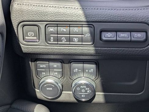 Used 2022 GMC Yukon Denali AWD/4WD image 21